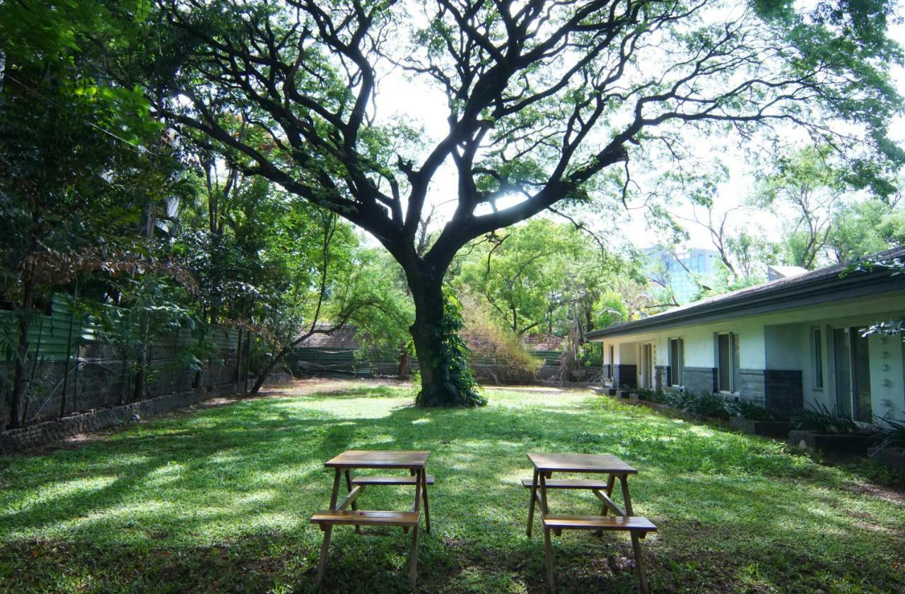 Mint Koregaon Park Next To Osho Ashram Пуна Экстерьер фото
